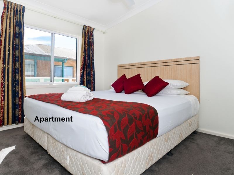 2 Bundella Avenue, Lake Cathie NSW 2445