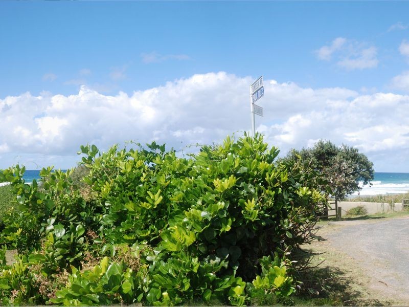 2 Bundella Avenue, Lake Cathie NSW 2445