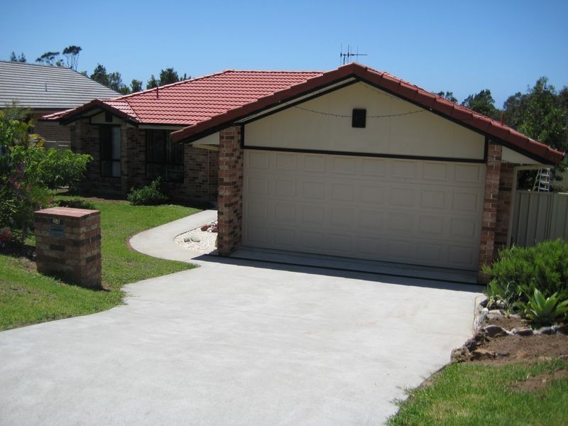 24 Bligh Place, Lake Cathie NSW 2445