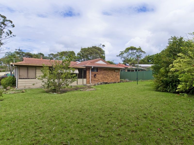 1 Taloumbi Place, Lake Cathie NSW 2445