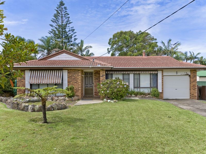 1 Taloumbi Place, Lake Cathie NSW 2445