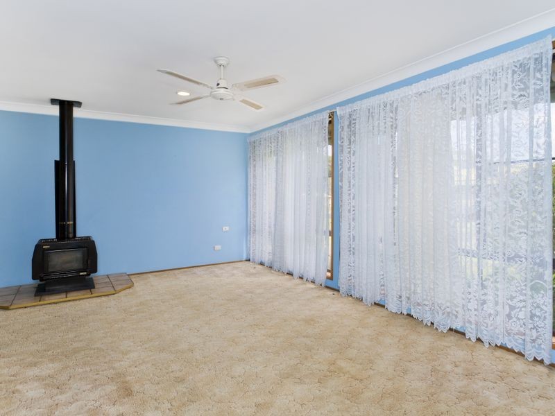 1 Taloumbi Place, Lake Cathie NSW 2445