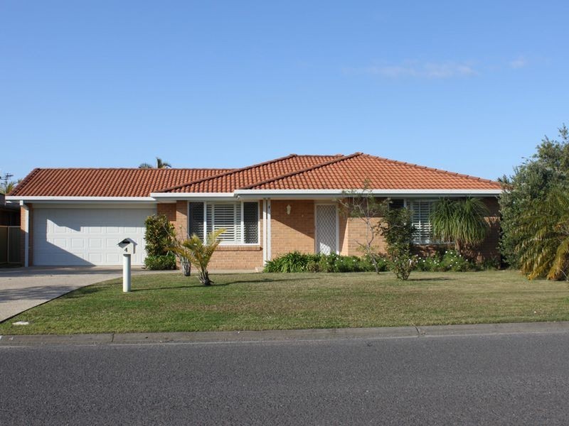 4 Abel Tasman Drive, Lake Cathie NSW 2445