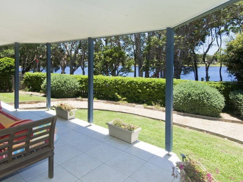 6 Aqua Crescent, Lake Cathie NSW 2445