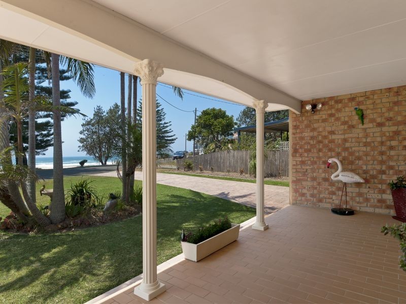 16 Bundella Avenue, Lake Cathie NSW 2445