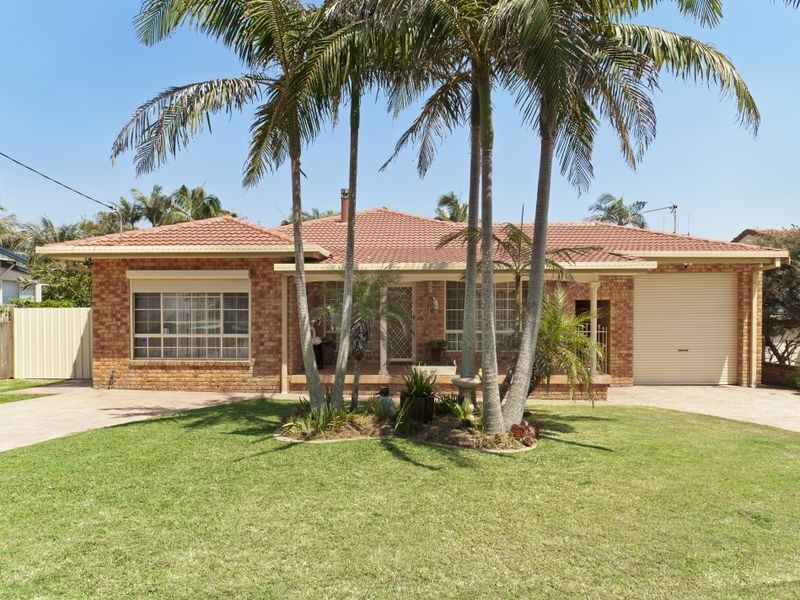 16 Bundella Avenue, Lake Cathie NSW 2445