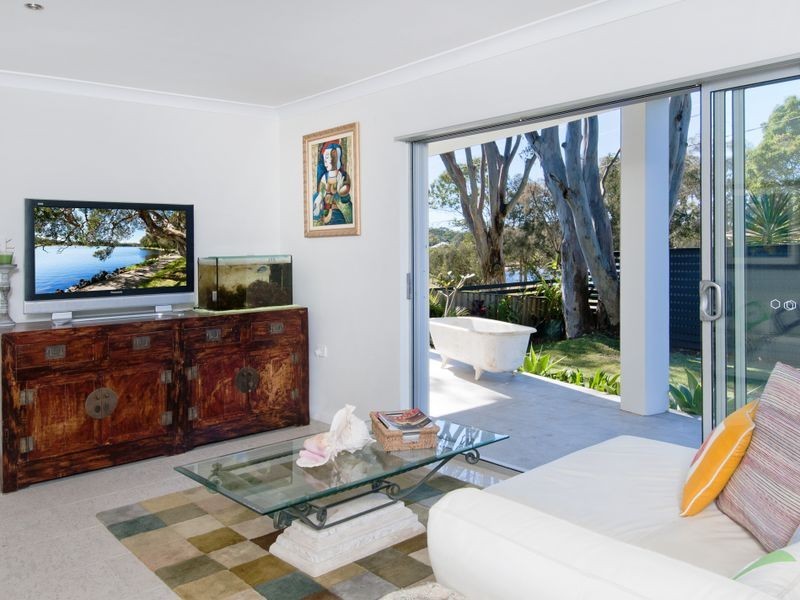 1647 Ocean Drive, Lake Cathie NSW 2445