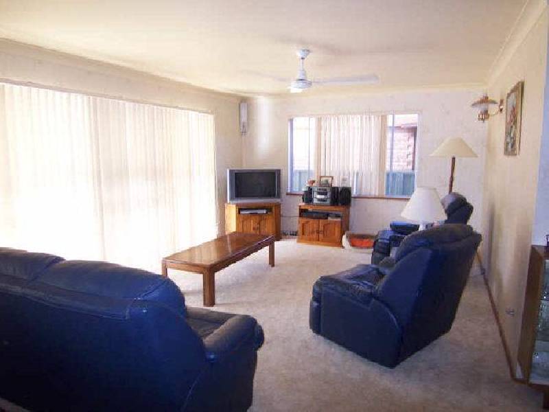 33 Evans Street, Lake Cathie NSW 2445