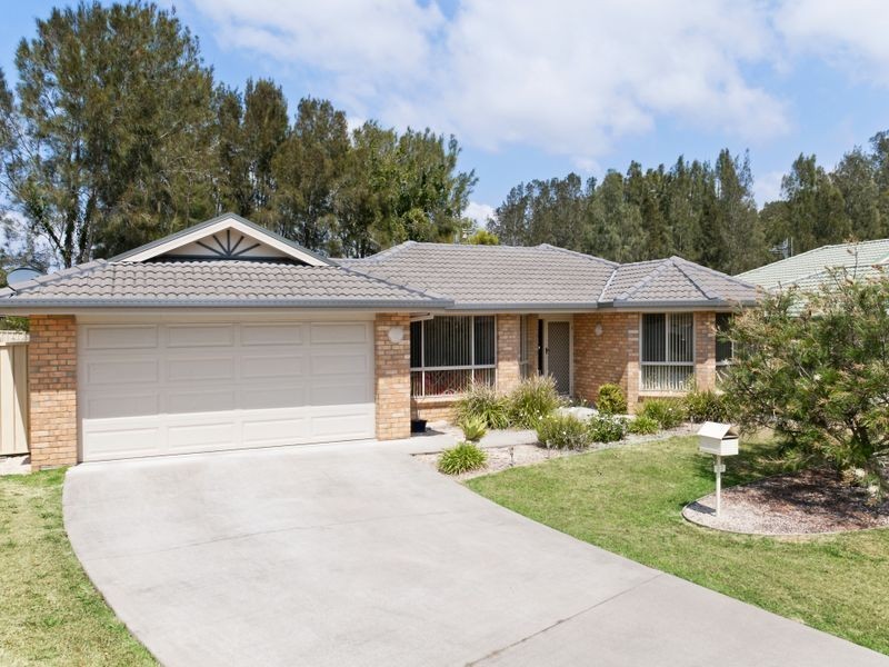 37 Explorers Way, Lake Cathie NSW 2445