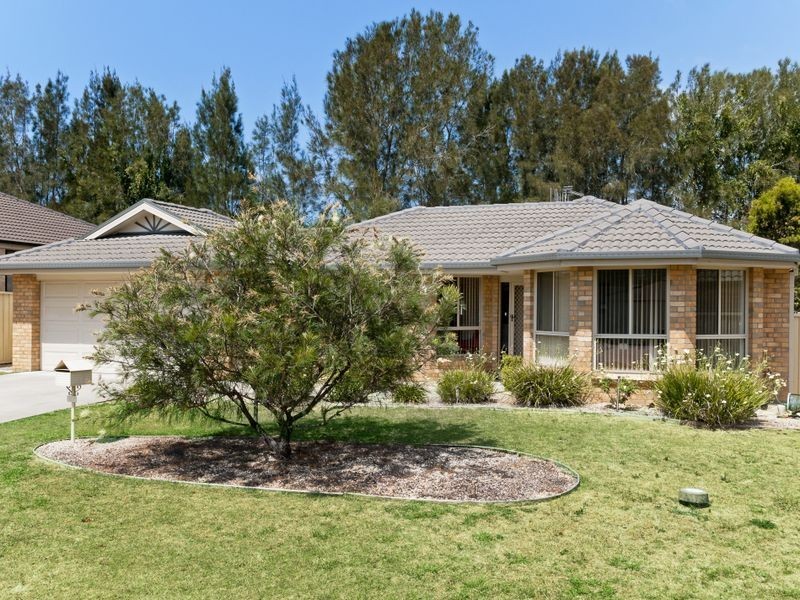 37 Explorers Way, Lake Cathie NSW 2445
