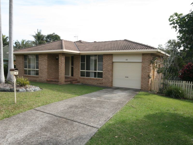 39 Fiona Crescent, Lake Cathie NSW 2445