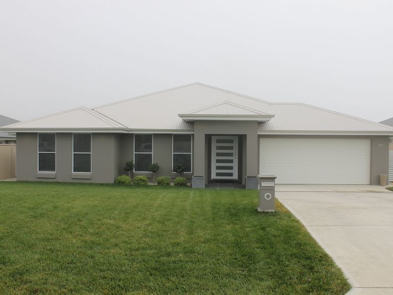 37 Westbourne Drive, Bathurst NSW 2795