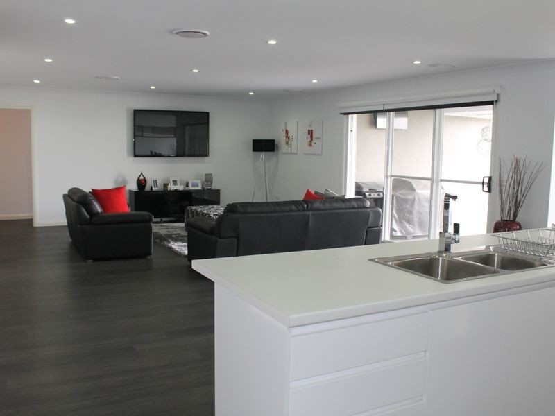 37 Westbourne Drive, Bathurst NSW 2795