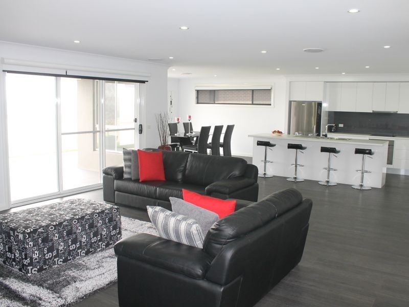 37 Westbourne Drive, Bathurst NSW 2795