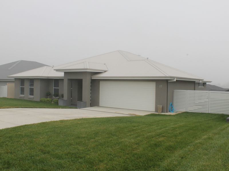 37 Westbourne Drive, Bathurst NSW 2795