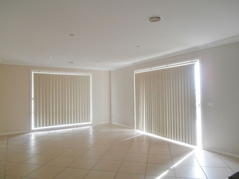 8 Joubert Drive, Bathurst NSW 2795