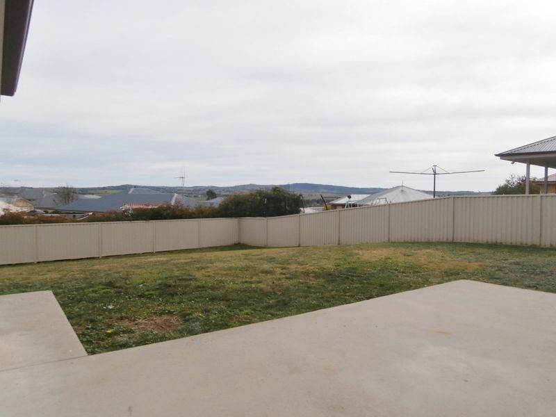 8 Joubert Drive, Bathurst NSW 2795
