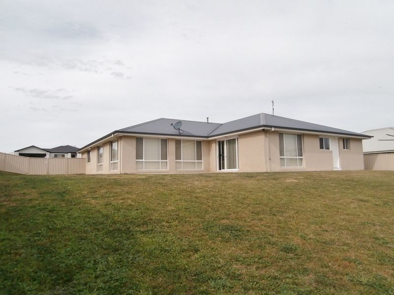 8 Joubert Drive, Bathurst NSW 2795