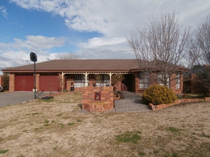 6 Scarborough Place, Bathurst NSW 2795