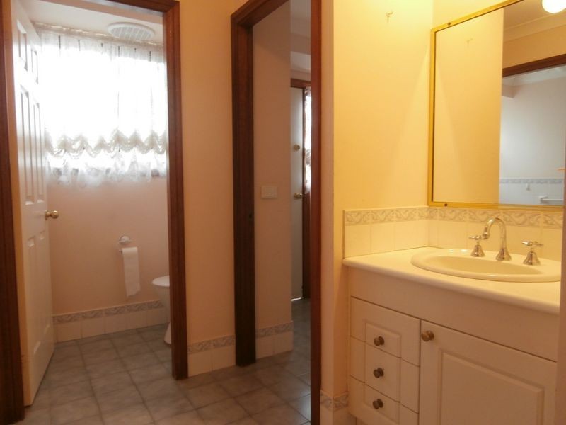 6 Scarborough Place, Bathurst NSW 2795