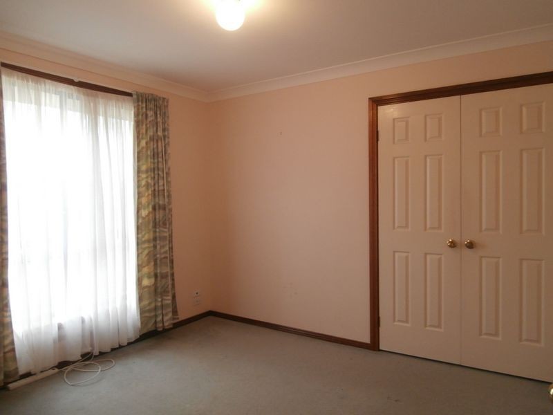 6 Scarborough Place, Bathurst NSW 2795