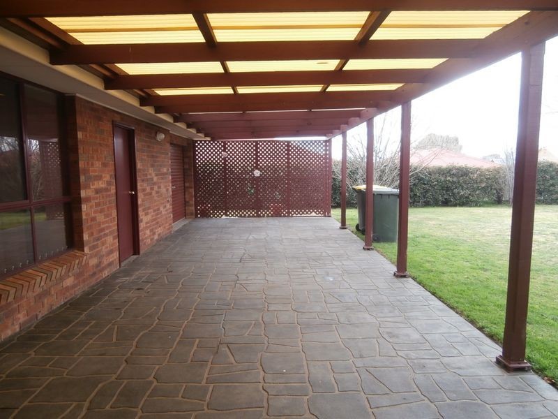 6 Scarborough Place, Bathurst NSW 2795