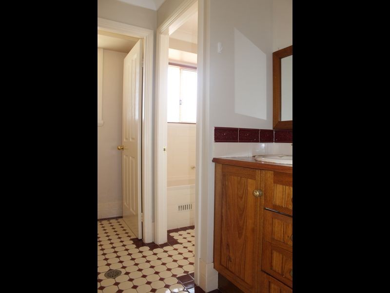 9 Stinson Street, Bathurst NSW 2795