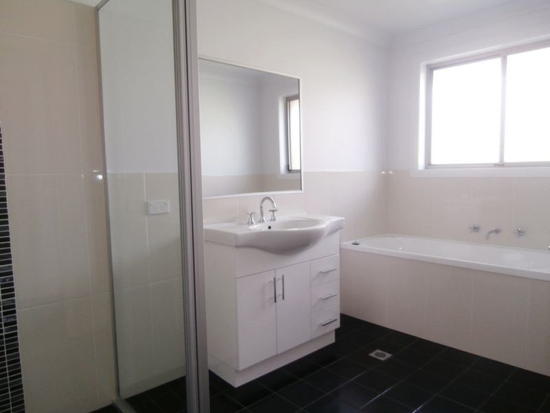 54 Westbourne Drive, Bathurst NSW 2795