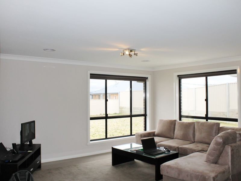 56 Ashworth Drive, Bathurst NSW 2795