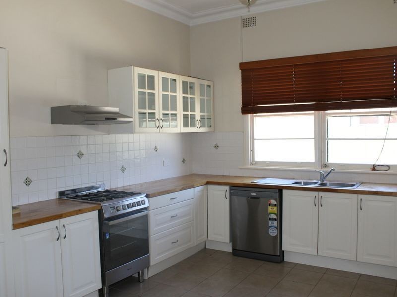 220 Durham Street, Bathurst NSW 2795