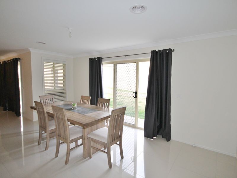 22 Graham Drive, Bathurst NSW 2795