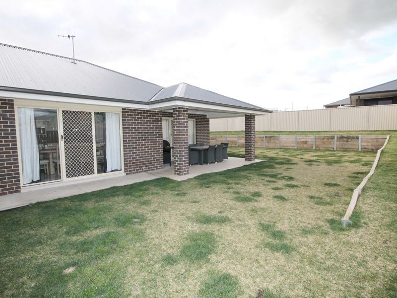 22 Graham Drive, Bathurst NSW 2795
