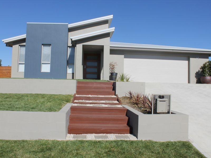 65 Freeman Circuit, Bathurst NSW 2795