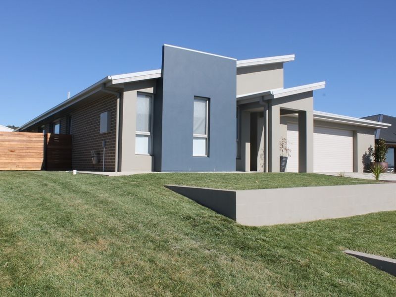 65 Freeman Circuit, Bathurst NSW 2795