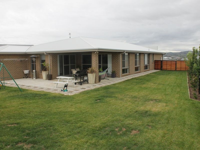 65 Freeman Circuit, Bathurst NSW 2795
