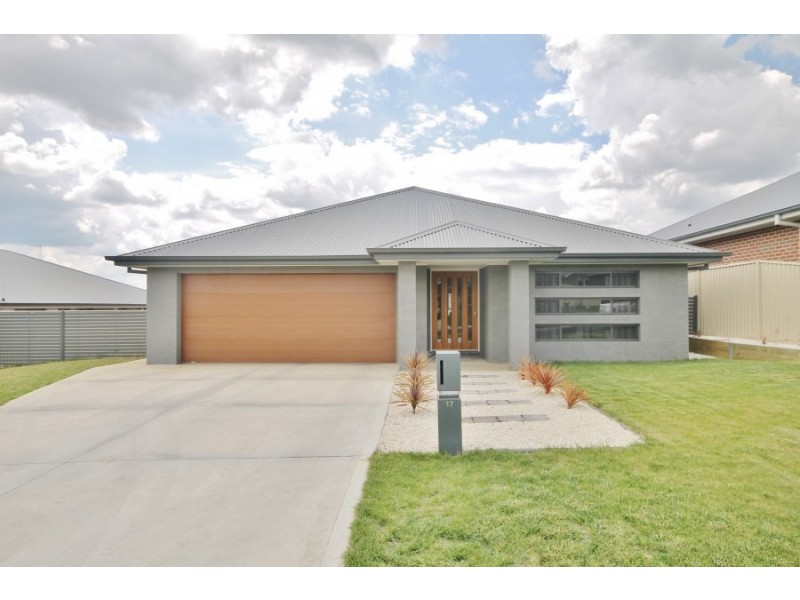 17 Mendel Drive, Kelso NSW 2795