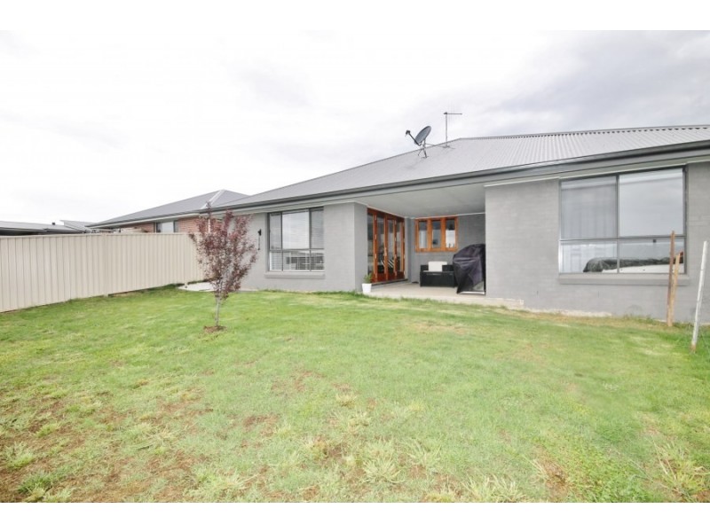 17 Mendel Drive, Kelso NSW 2795
