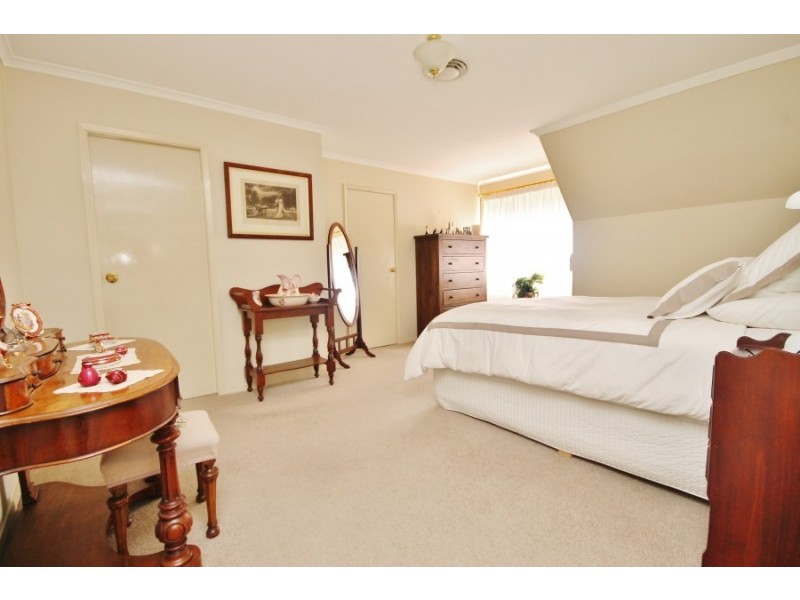 4 Golsby Street, Bathurst NSW 2795