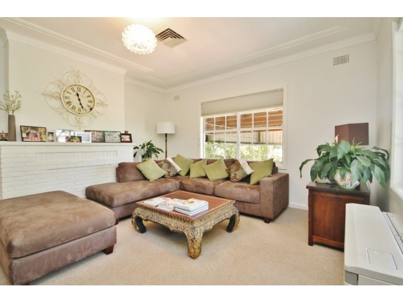 4 Golsby Street, Bathurst NSW 2795