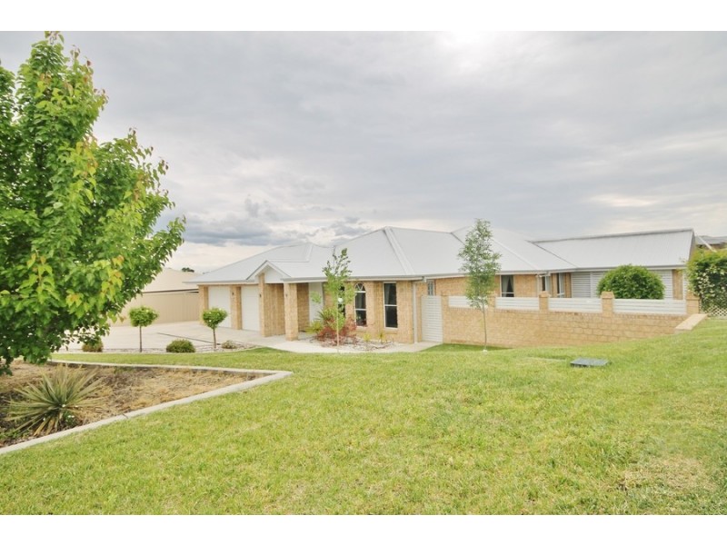 3 Coolabah Close, Kelso NSW 2795
