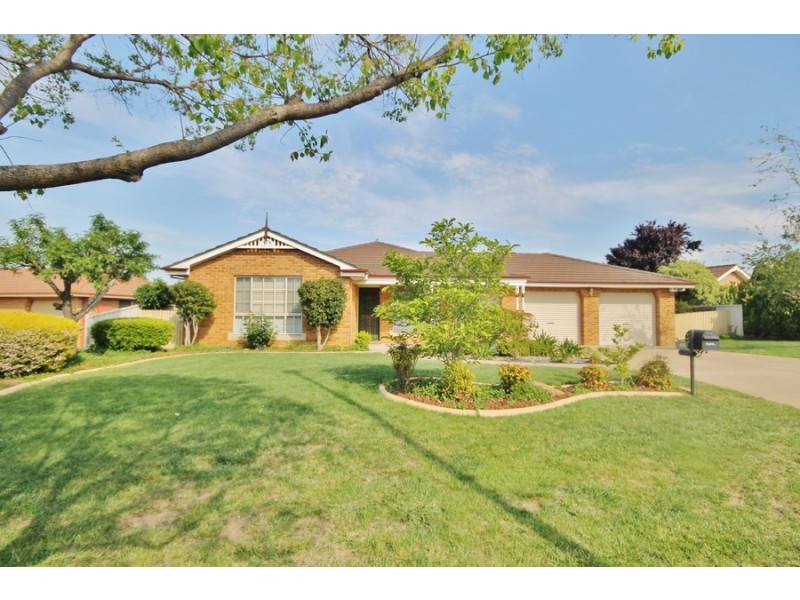 45 Freestone Way, Bathurst NSW 2795