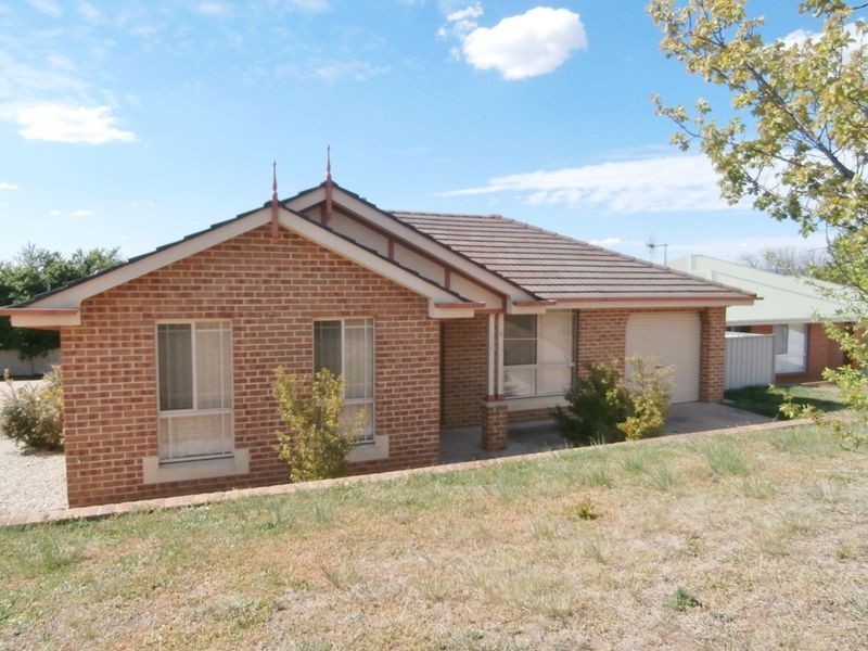 2/5 Dees Close, Bathurst NSW 2795