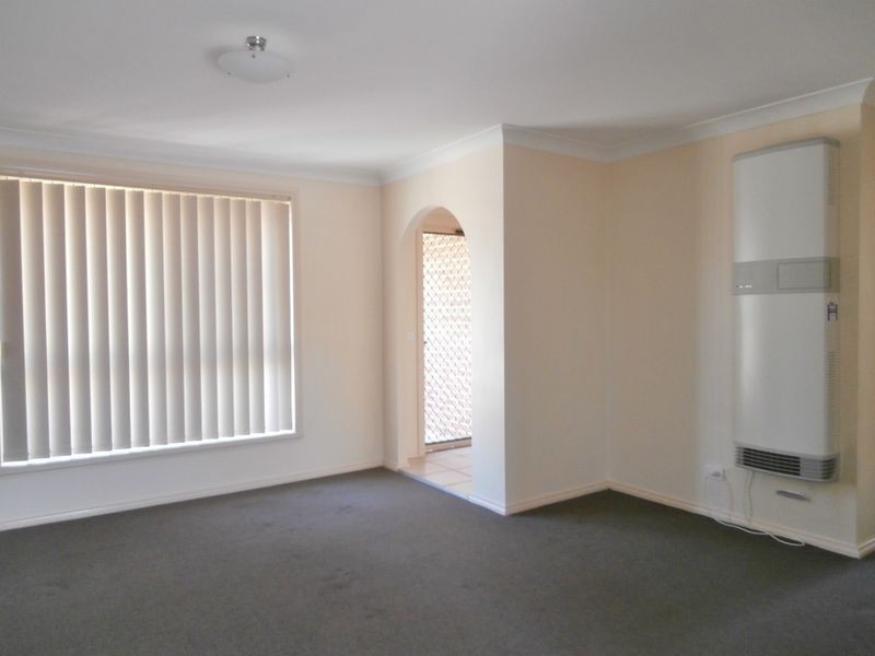 2/5 Dees Close, Bathurst NSW 2795