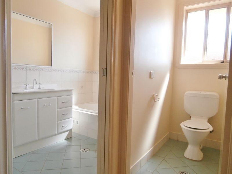 2/5 Dees Close, Bathurst NSW 2795