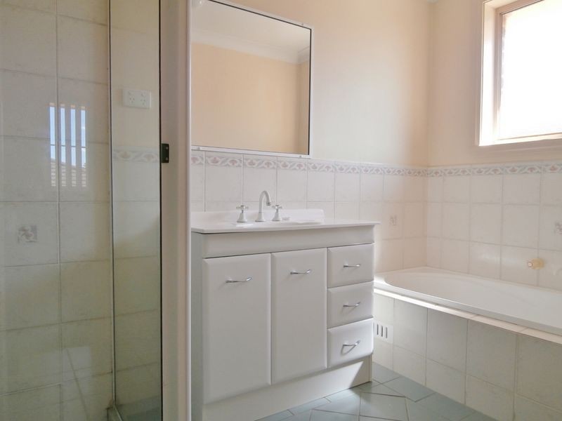 2/5 Dees Close, Bathurst NSW 2795