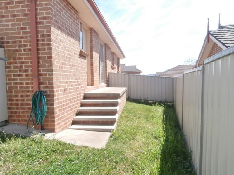 2/5 Dees Close, Bathurst NSW 2795