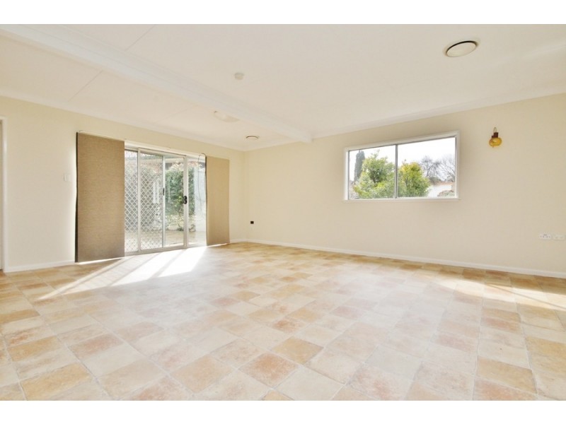 42 Boyd Street, Bathurst NSW 2795