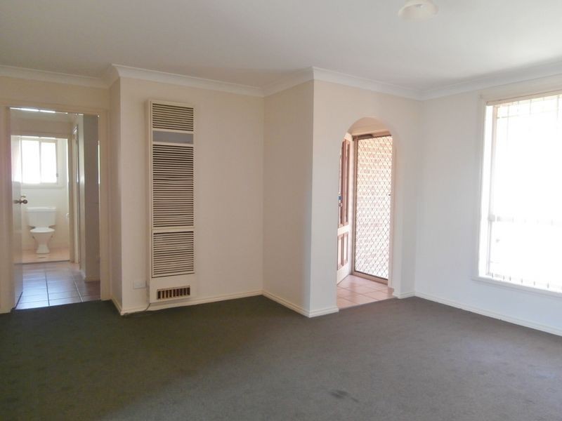 4/5 Dees Close, Bathurst NSW 2795