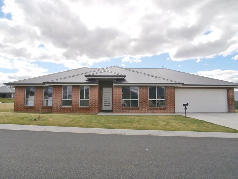 41 Blaxland Drive, Bathurst NSW 2795