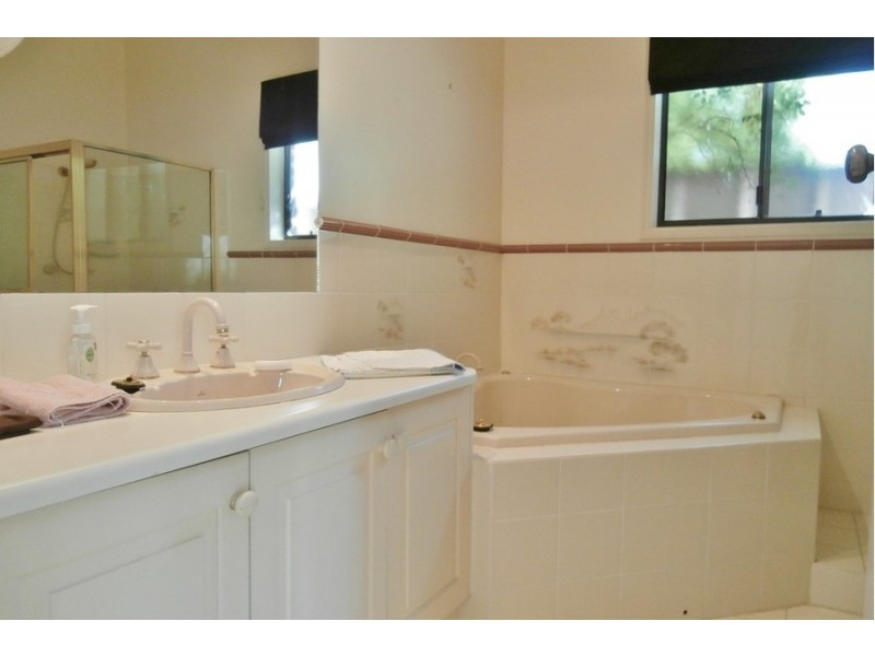 5 Cambewarra Court, Bathurst NSW 2795